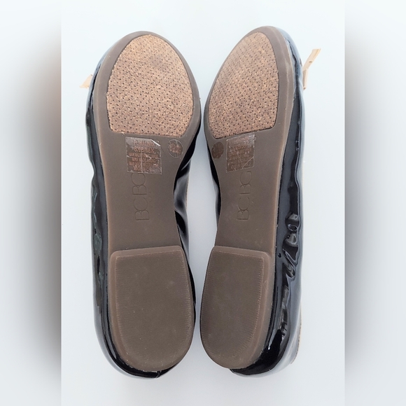BCBG Paris Size 8.5B Jewel Applique Patent Leather Black Beige Flat Shoes - Picture 6 of 7